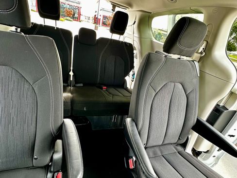 Used 2024 Chrysler Voyager LX image 15