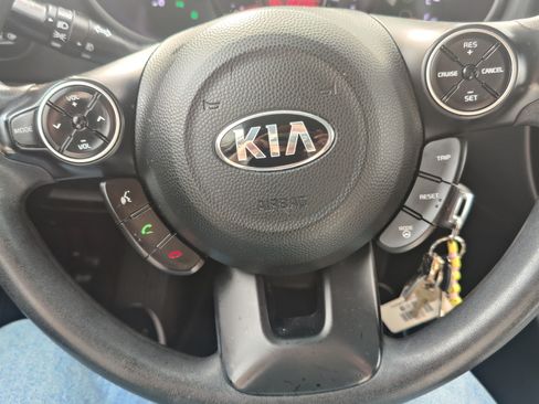 Used 2016 Kia Soul + image 4