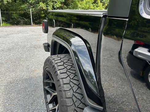 Used 2021 Jeep Gladiator Sport image 9