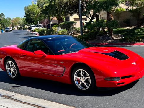 Used 2003 Chevrolet Corvette Coupe RWD image 4