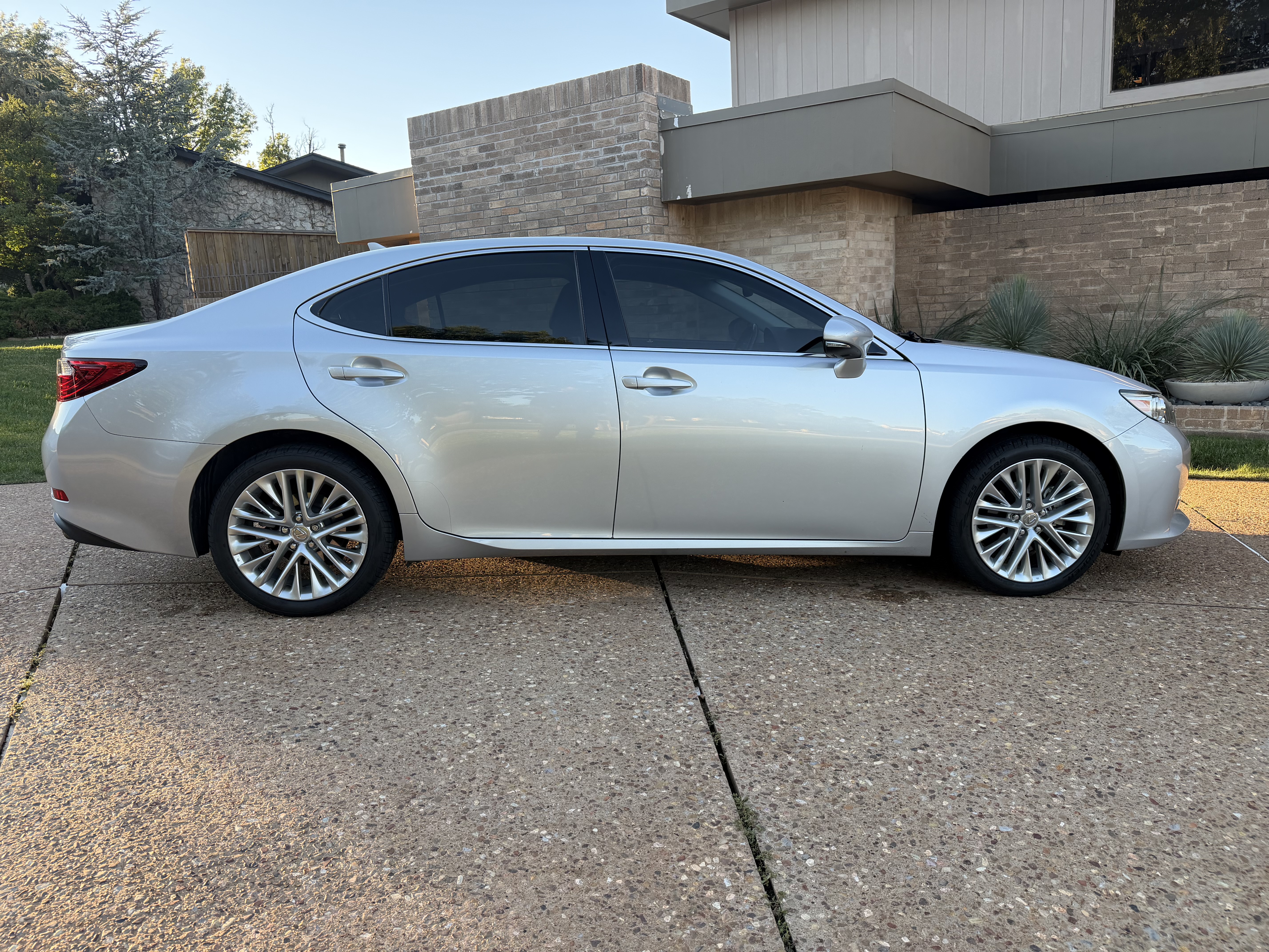 Used 2013 Lexus ES 350 w/ Luxury Pkg FWD image 4