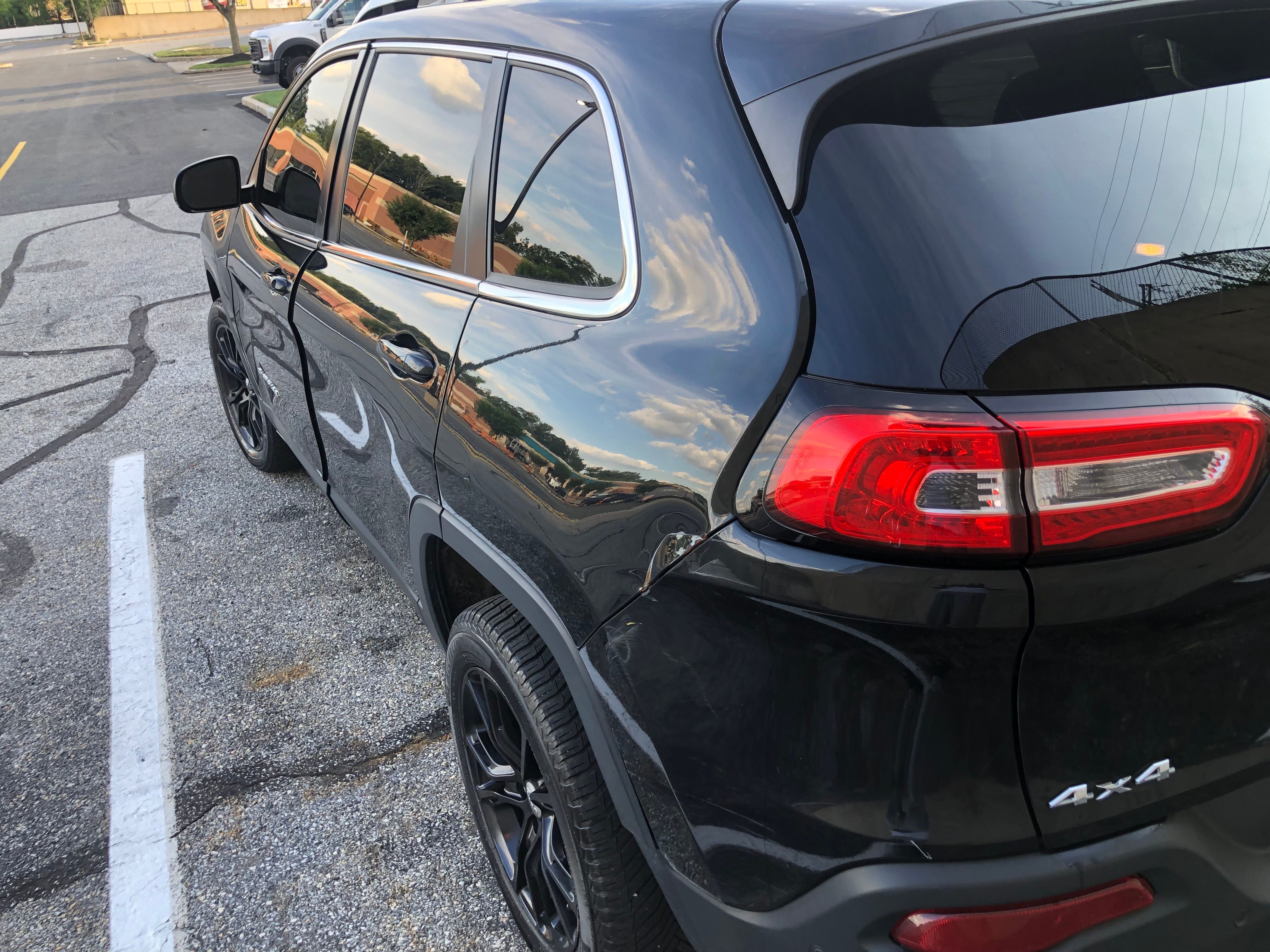 Used 2014 Jeep Cherokee Limited w/ Technology Group AWD/4WD image 10