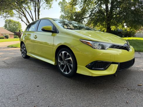 Used 2017 Toyota Corolla iM FWD image 1