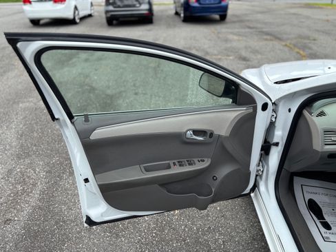 Used 2010 Chevrolet Malibu LS FWD image 10