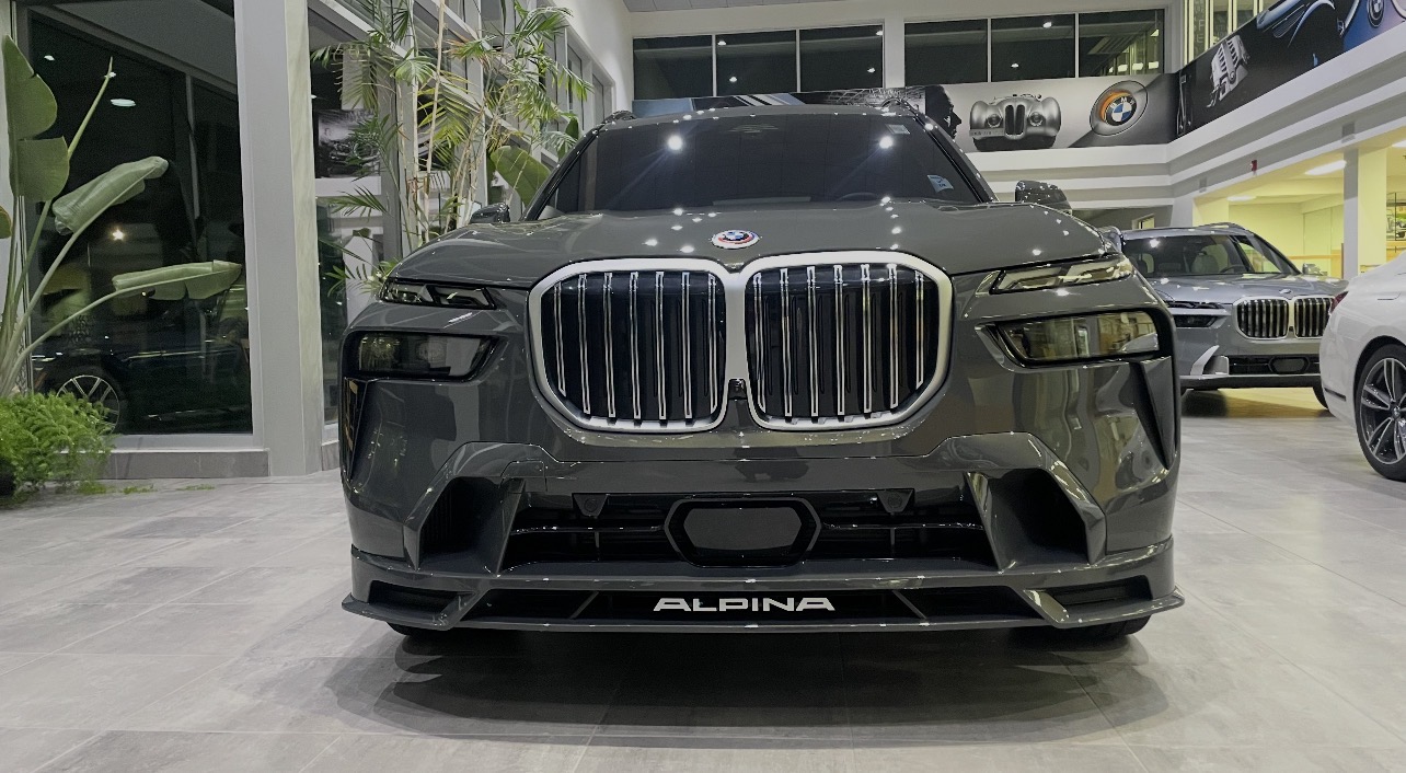 Used 2023 BMW ALPINA XB7 AWD/4WD image 17