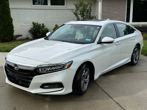 Used 2018 Honda Accord EX image 5