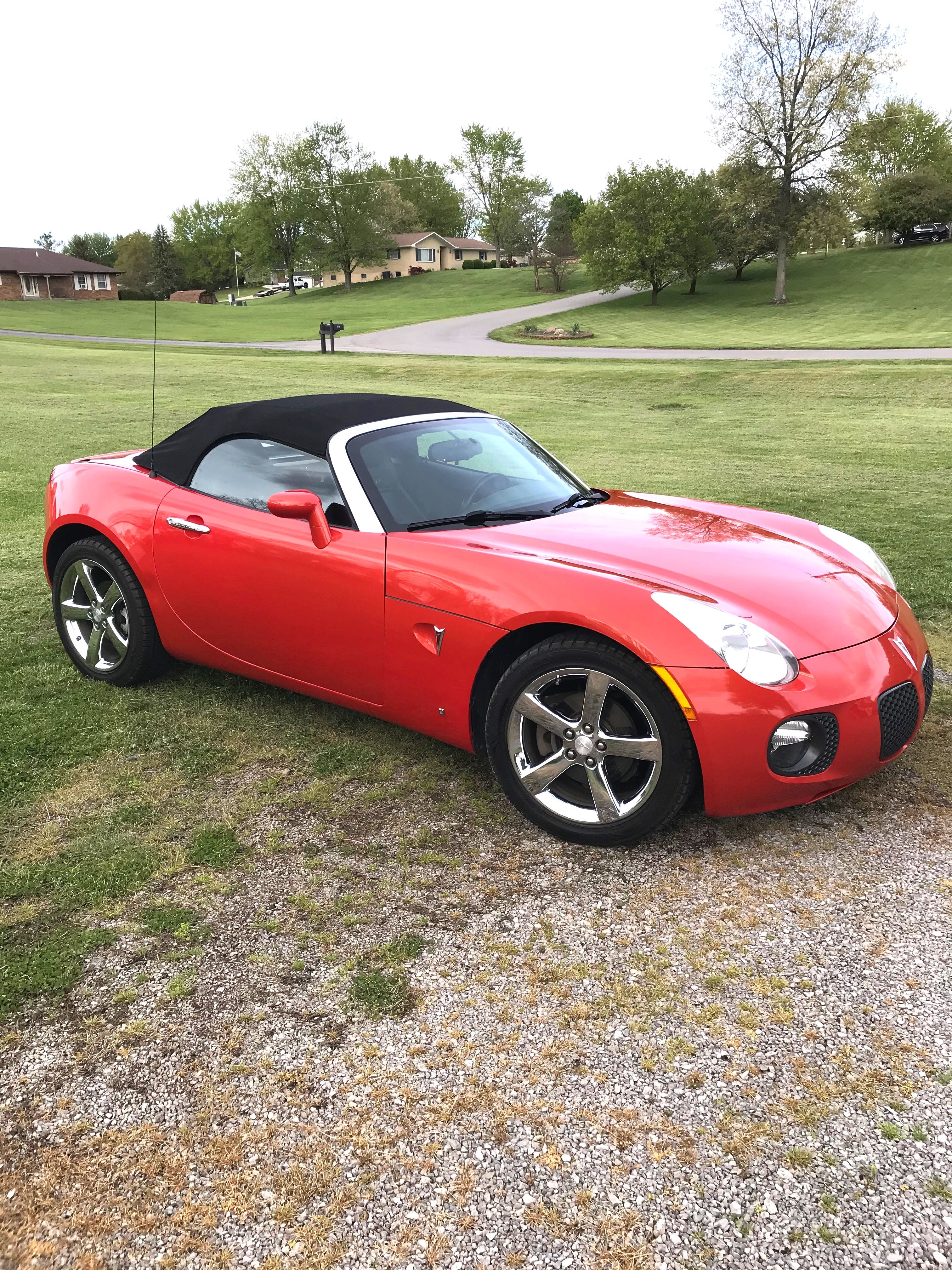Used 2008 Pontiac Solstice GXP w/ Premium Package RWD image 1