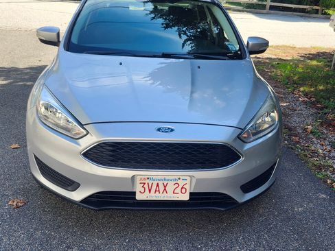 Used 2016 Ford Focus SE image 1