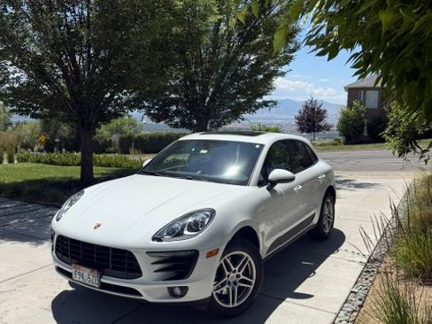 Used 2018 Porsche Macan Sport Edition AWD/4WD image 1