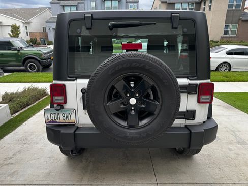 Used 2018 Jeep Wrangler Sport AWD/4WD image 10