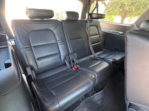 Used 2023 Lincoln Navigator L Reserve RWD image 11