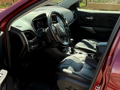 Used 2020 Jeep Cherokee Limited image 9