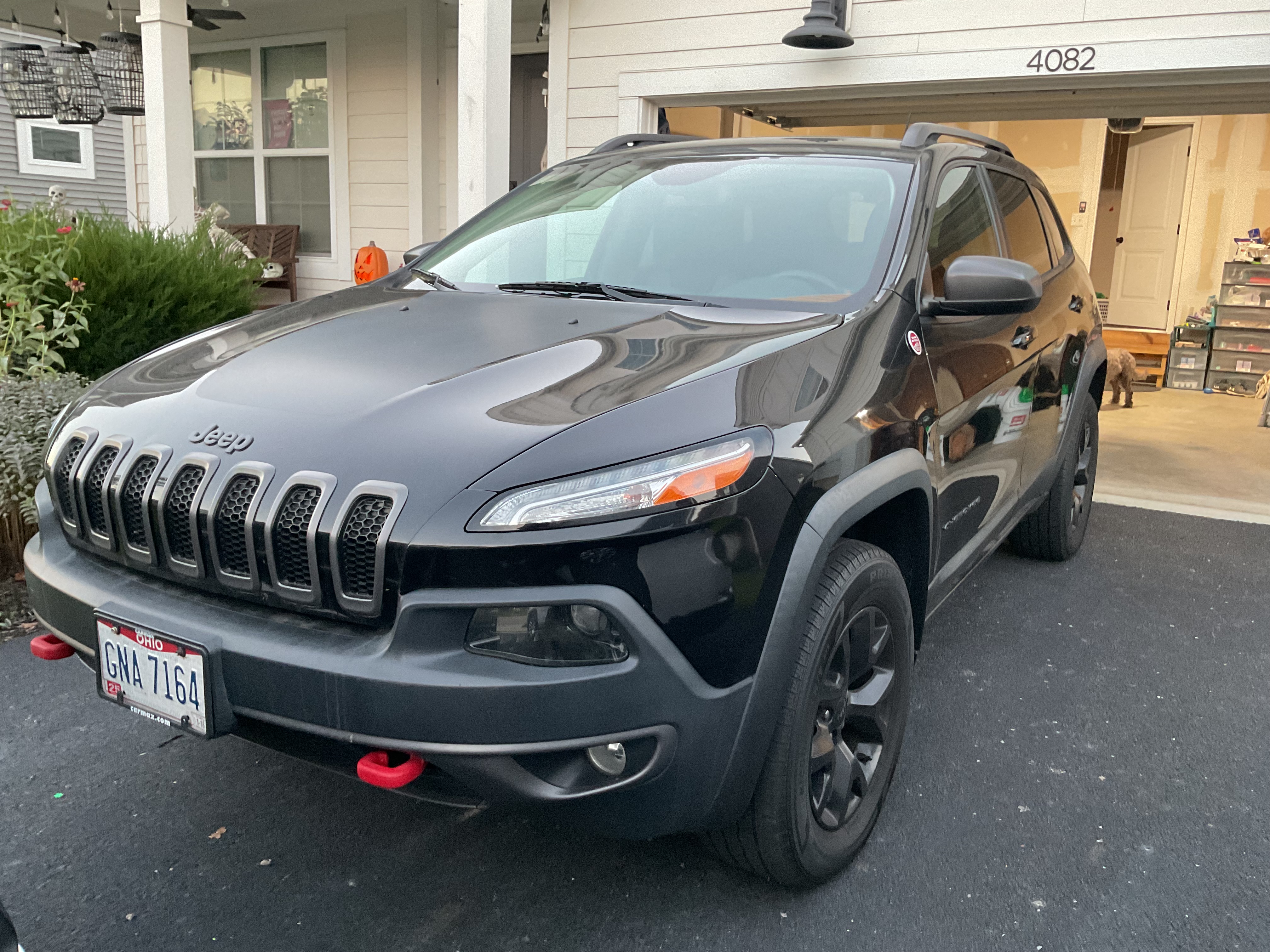 Used 2015 Jeep Cherokee Trailhawk w/ Cold Weather Group AWD/4WD image 1