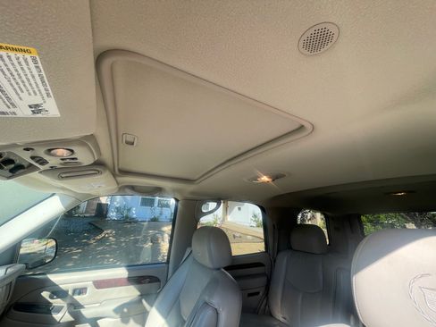 Used 2005 Cadillac Escalade AWD image 6