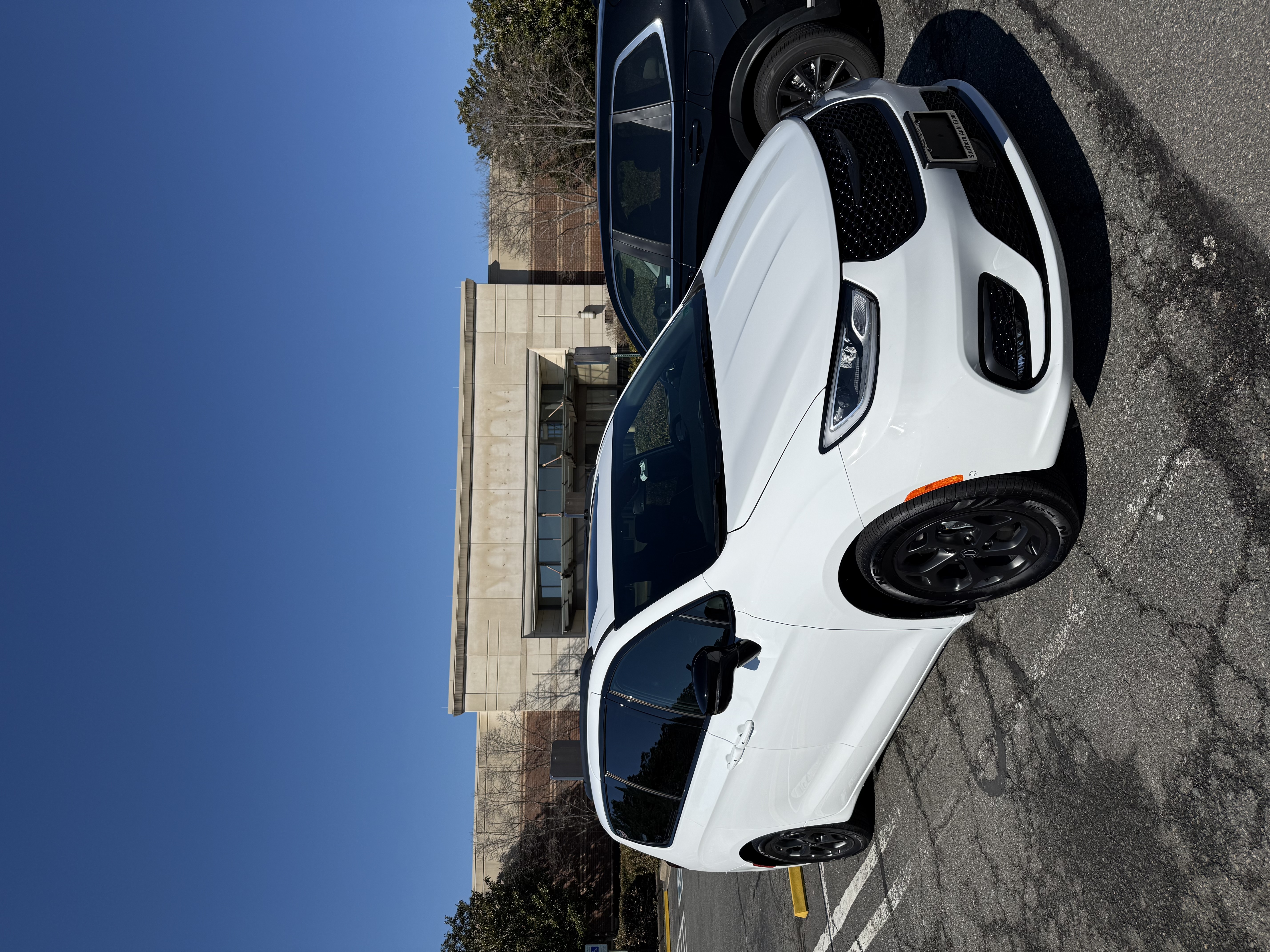 Used 2025 Chrysler Pacifica Premium FWD image 1
