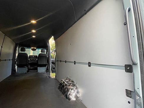 Used 2022 Mercedes-Benz Sprinter 2500 image 13