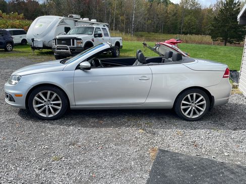 Used 2013 Volkswagen Eos image 6