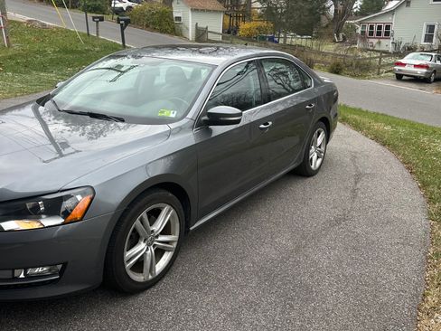 Used 2013 Volkswagen Passat 3.6 SE image 2