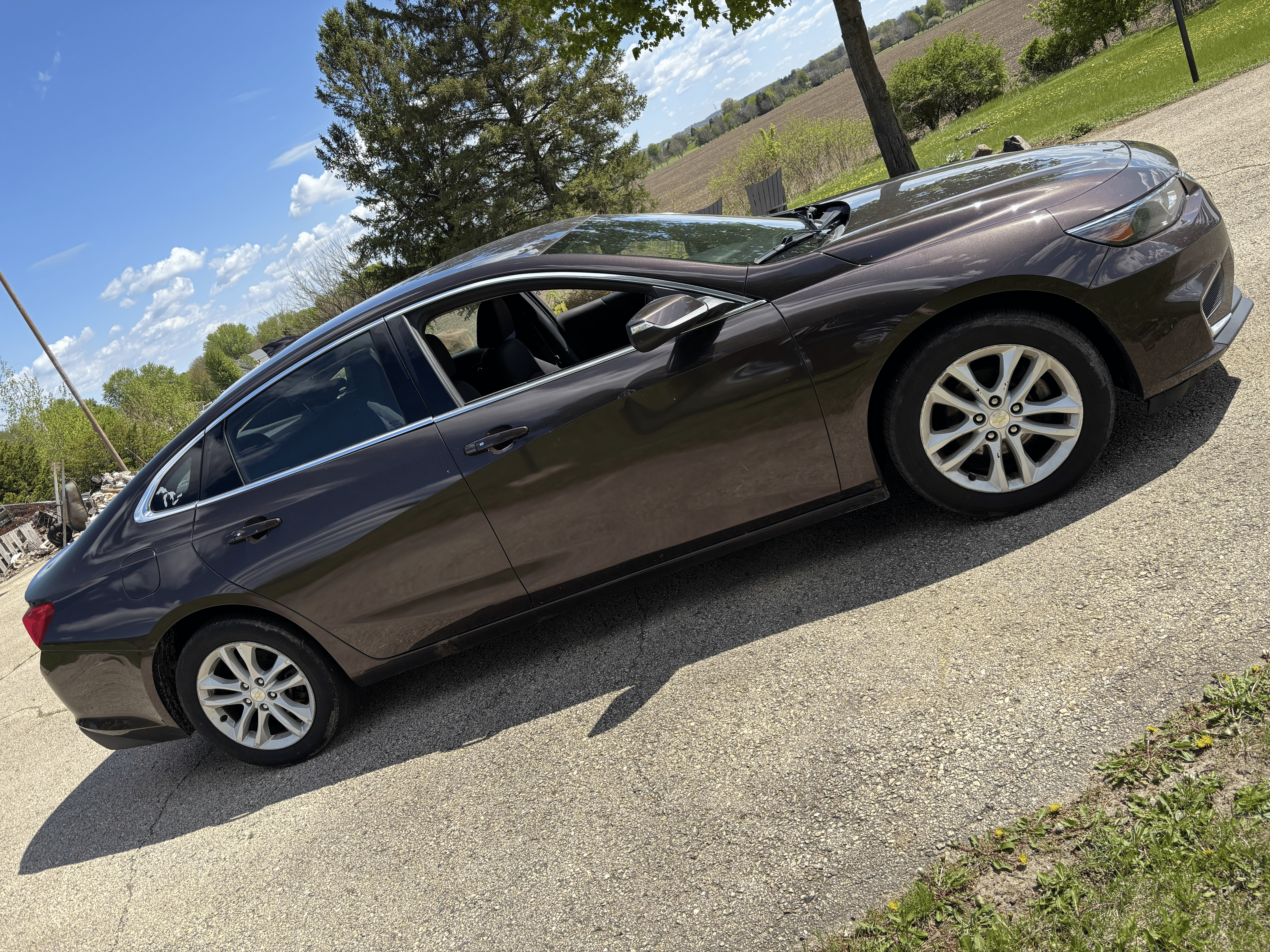 Used 2016 Chevrolet Malibu LT FWD image 2