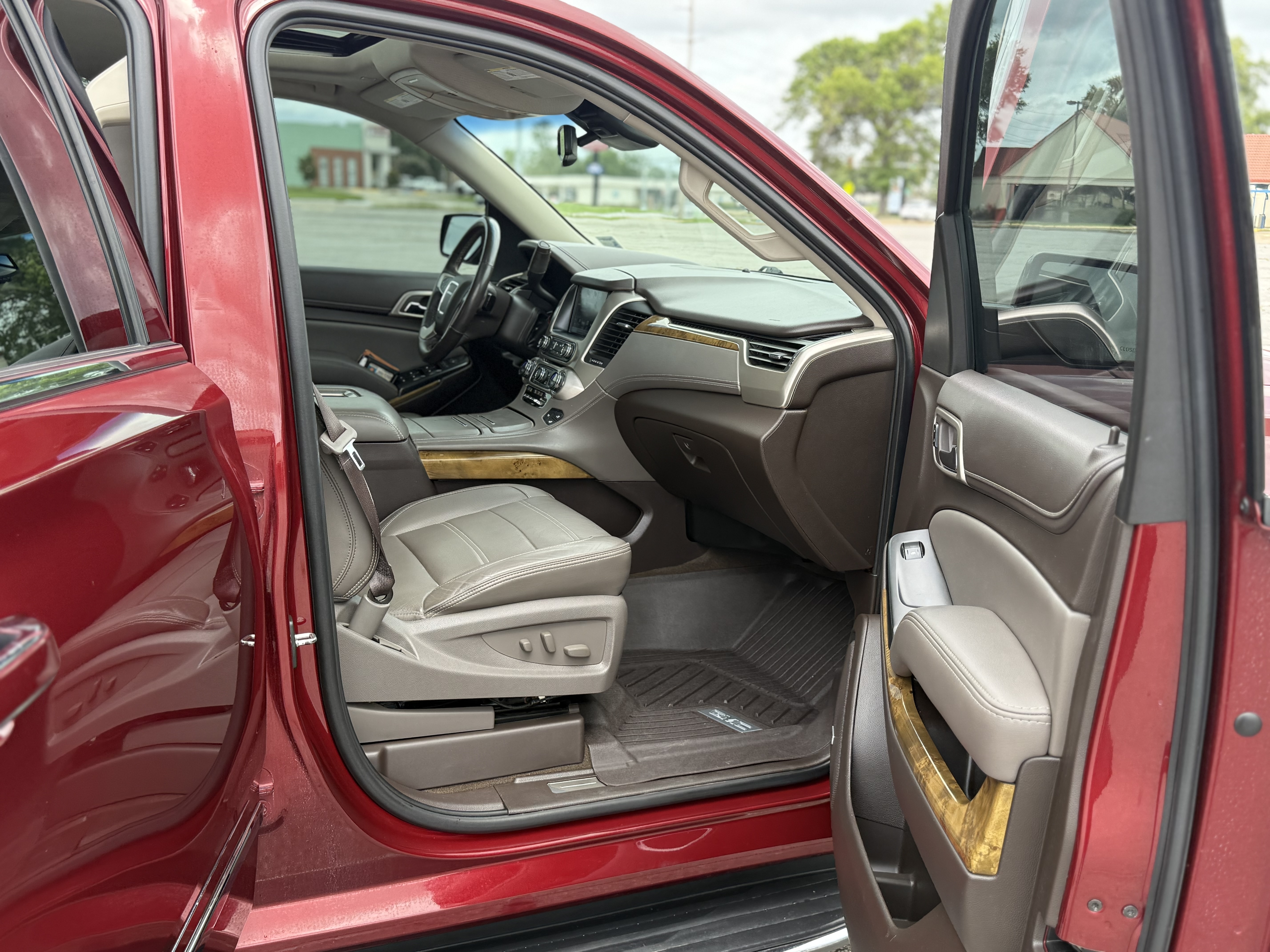Used 2017 GMC Yukon Denali RWD image 17