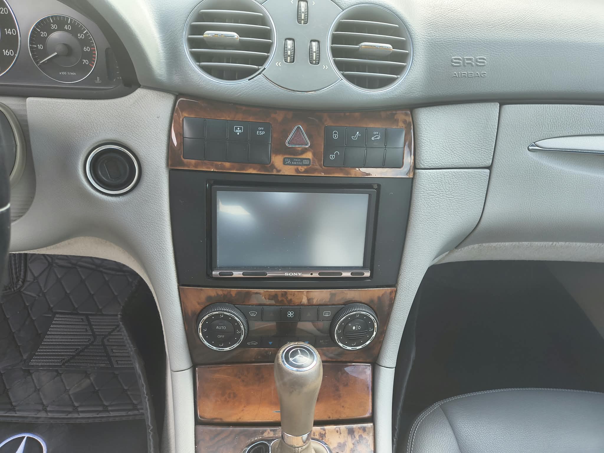 Used 2005 Mercedes-Benz CLK 500 Coupe image 4