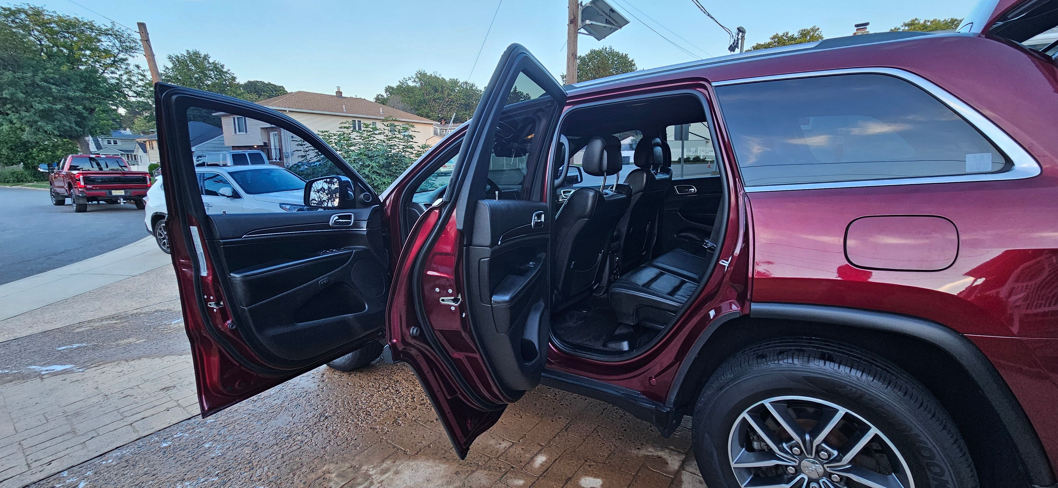 Used 2018 Jeep Grand Cherokee Limited AWD/4WD image 12