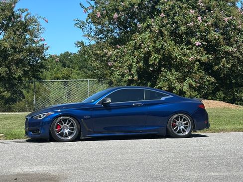 Used 2017 INFINITI Q60 Red Sport 400 image 1