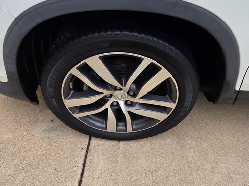 Used 2017 Honda Pilot Touring image 9