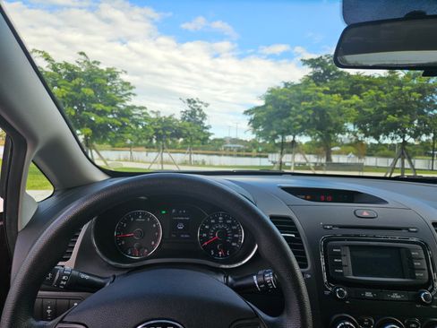 Used 2017 Kia Forte LX w/ LX Popular Package FWD image 9