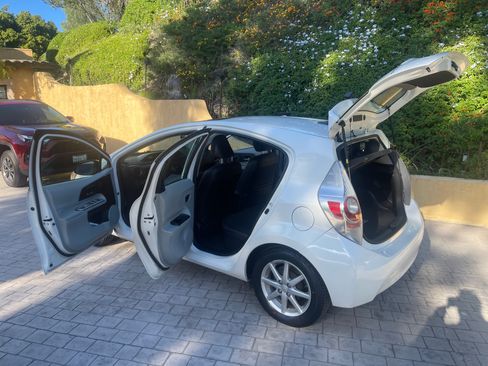 Used 2012 Toyota Prius C Four FWD image 9