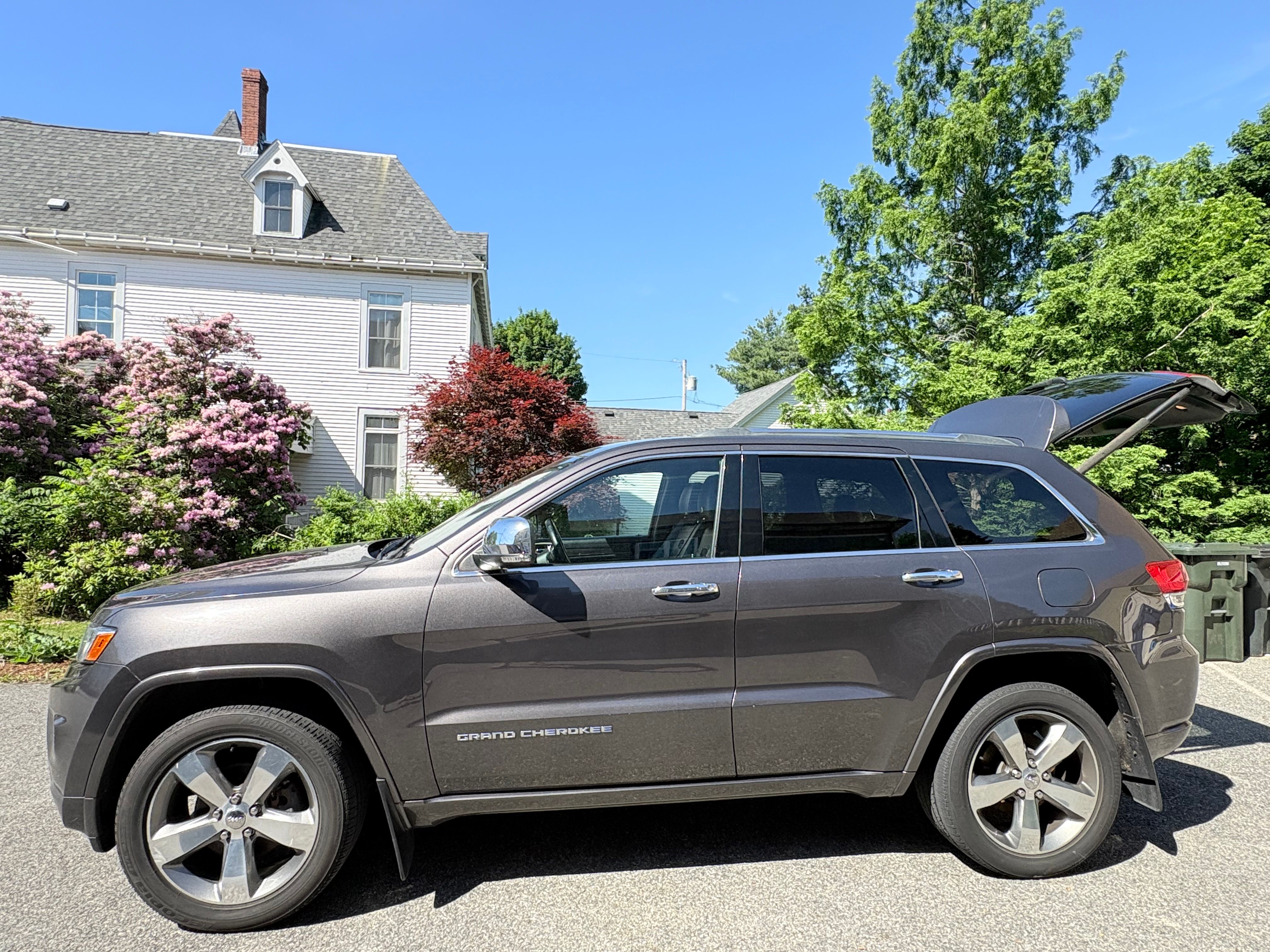 Used 2015 Jeep Grand Cherokee Overland AWD/4WD image 8