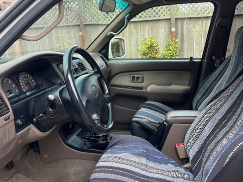 Used 2002 Toyota 4Runner SR5 AWD/4WD image 14