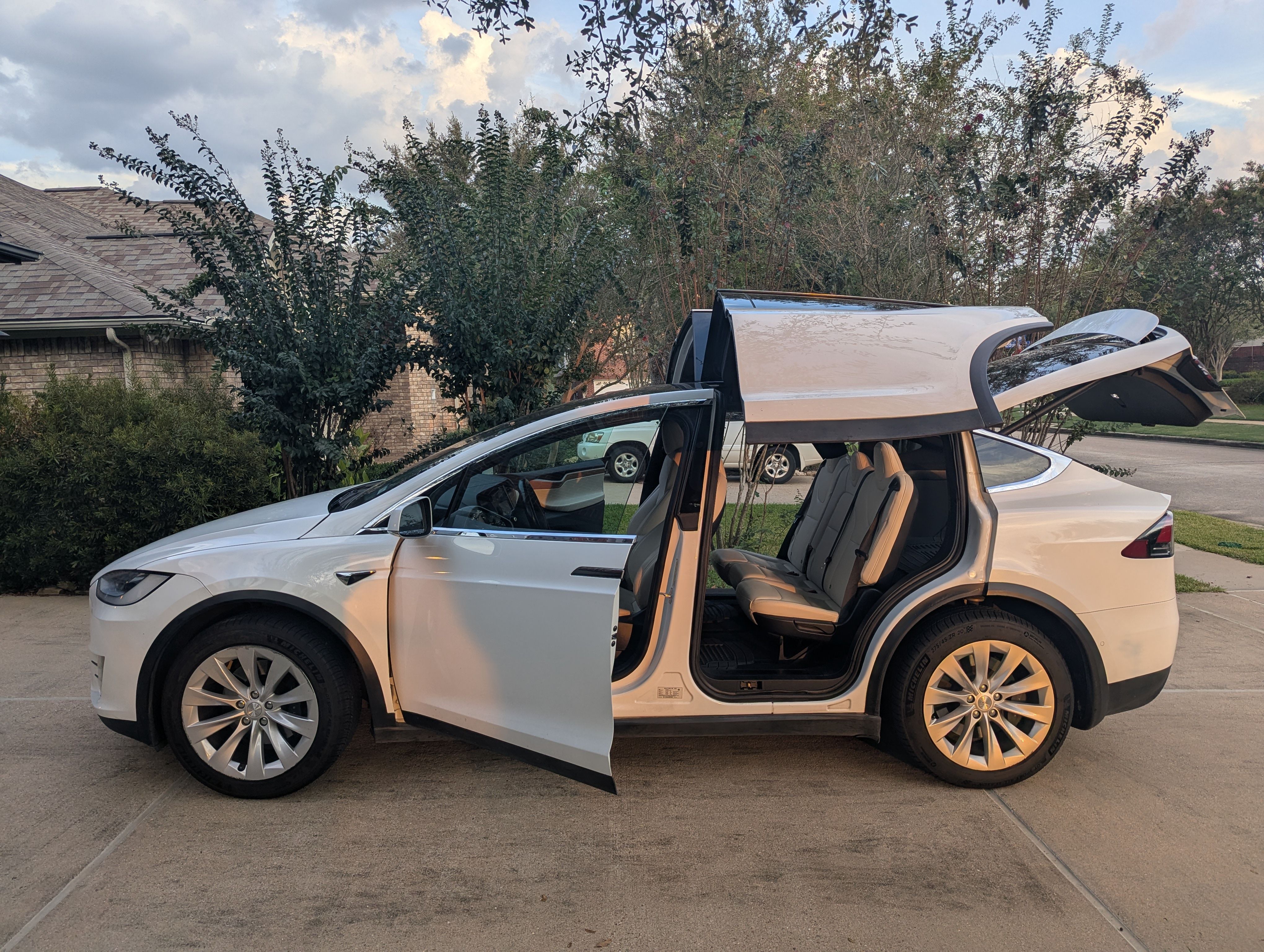 Used 2021 Tesla Model X Long Range AWD/4WD image 14