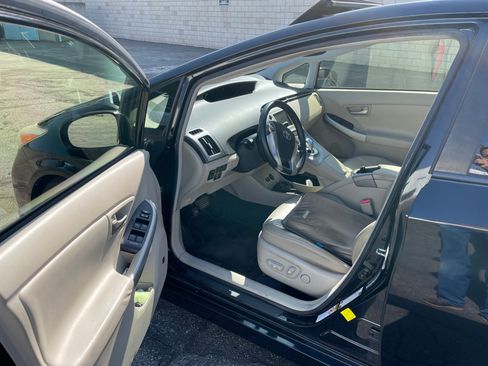 Used 2013 Toyota Prius Four image 11
