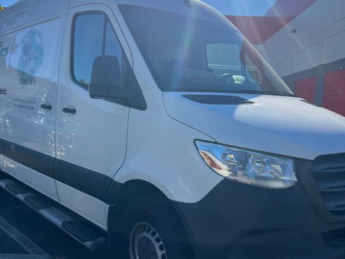 Used 2020 Mercedes-Benz Sprinter 2500 image 6