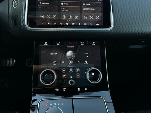 Used 2018 Land Rover Range Rover Velar R-Dynamic SE AWD/4WD image 6