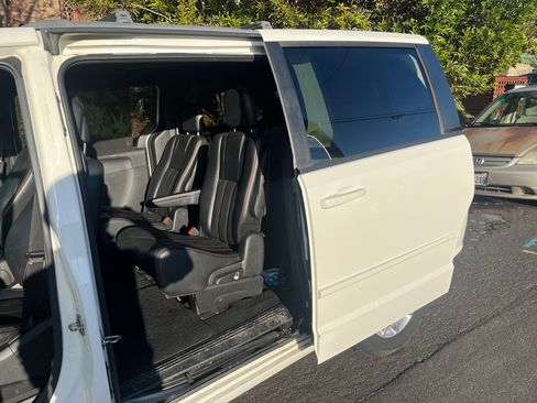 Used 2013 Dodge Grand Caravan R/T w/ Trailer Tow Group image 10