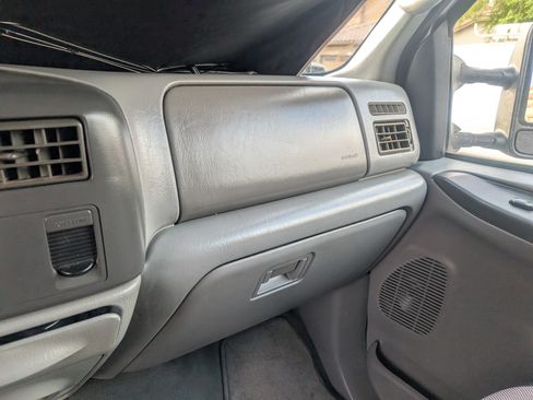 Used 2004 Ford F350 XLT image 9