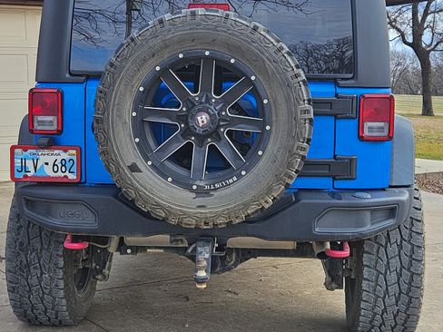 Used 2015 Jeep Wrangler Unlimited Rubicon image 5