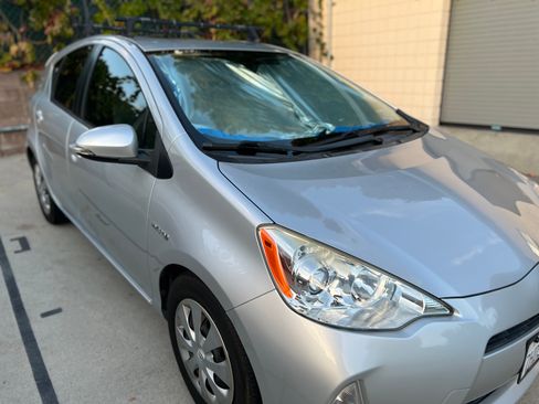 Used 2014 Toyota Prius C One image 11