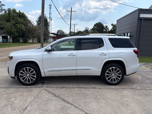 Used 2022 GMC Acadia Denali w/ Denali Ultimate Package FWD image 6