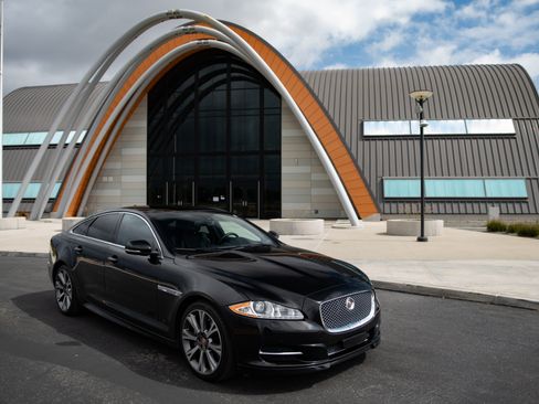 Used 2015 Jaguar XJ image 11