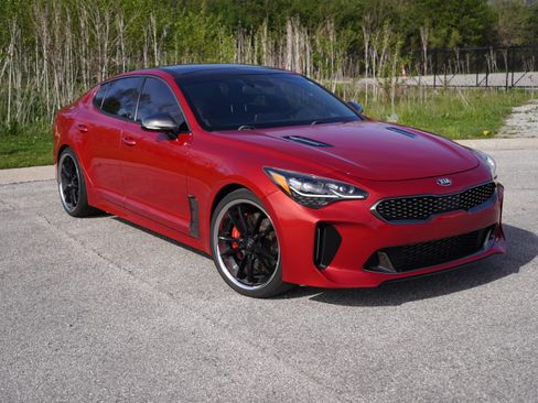 Used 2018 Kia Stinger GT2 image 1