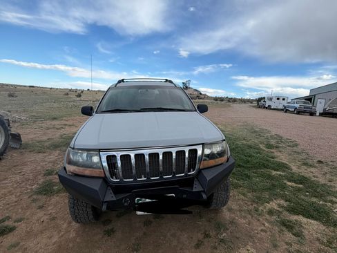 Used 2001 Jeep Grand Cherokee Laredo image 1