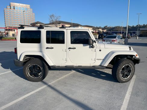 Used 2012 Jeep Wrangler Unlimited Sahara image 5