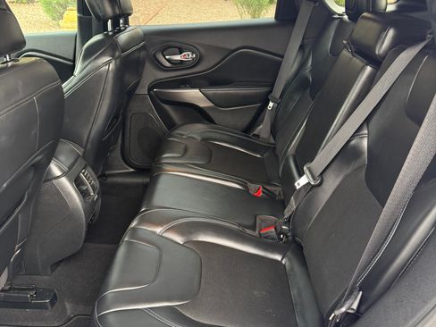 Used 2020 Jeep Cherokee Latitude Plus w/ Advanced Safety Group FWD image 10