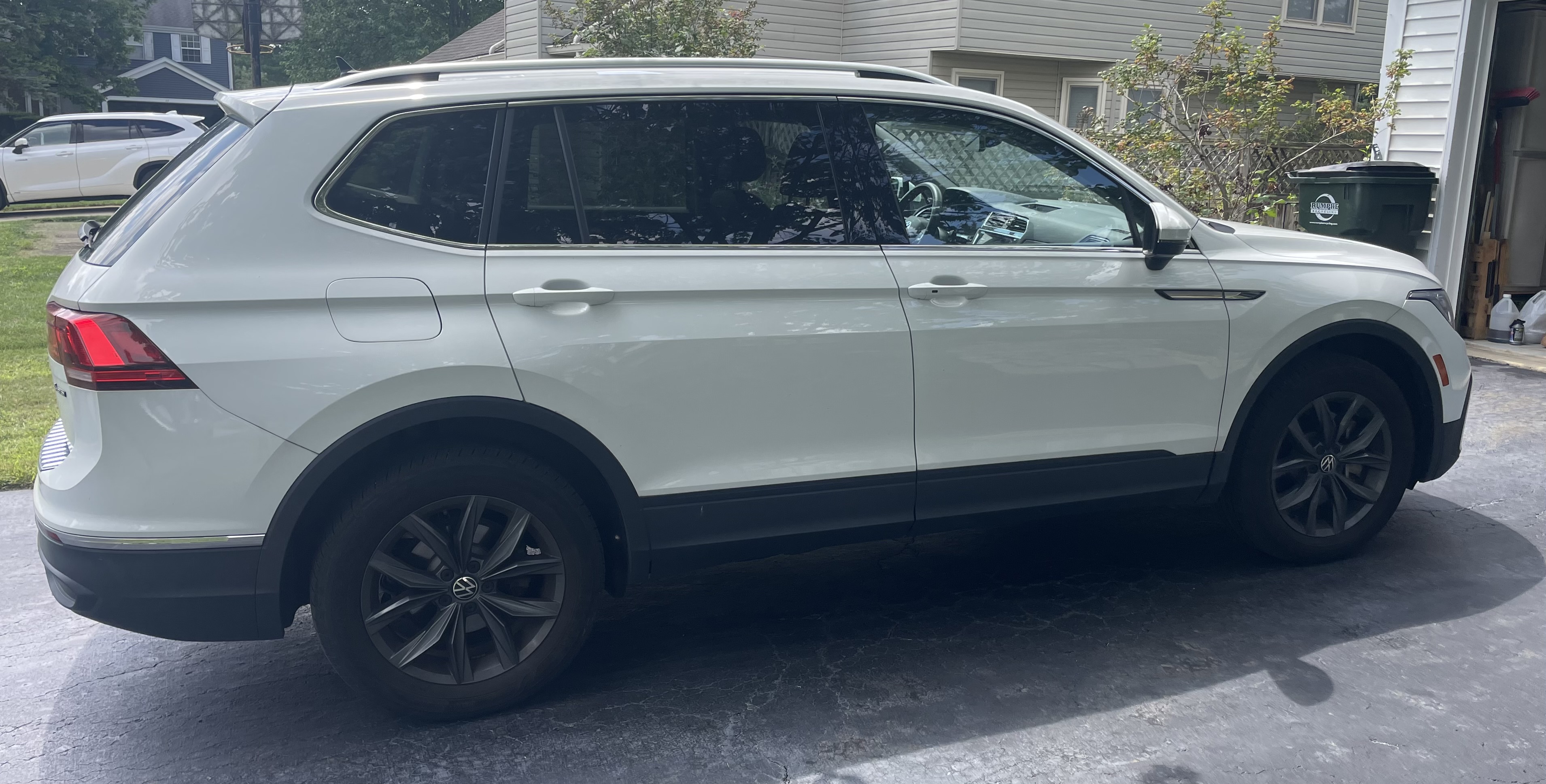 Used 2022 Volkswagen Tiguan SE AWD/4WD image 4