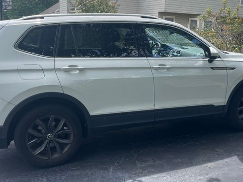 Used 2022 Volkswagen Tiguan SE AWD/4WD image 4