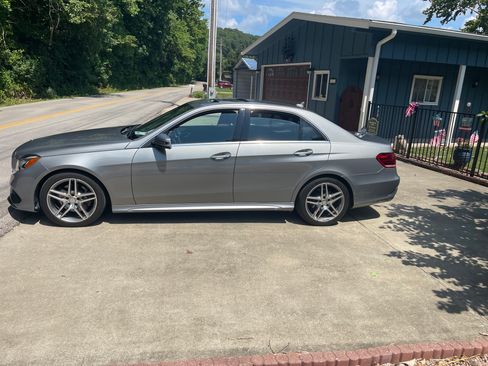 Used 2015 Mercedes-Benz E 350 4MATIC Sedan image 4