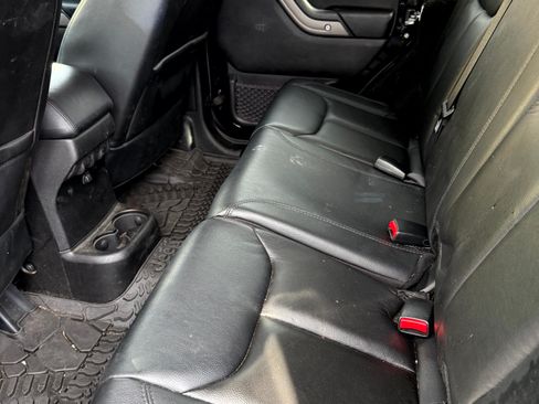 Used 2013 Jeep Wrangler Unlimited Sahara image 14